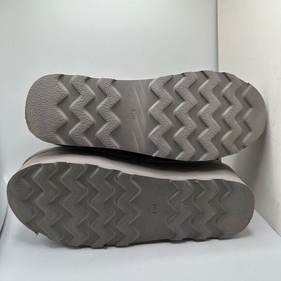 CUSHIONAIRE Women's Genuine Suede pull platform boot +Memory Foam 8.5 GRAY - Picture 5 of 7